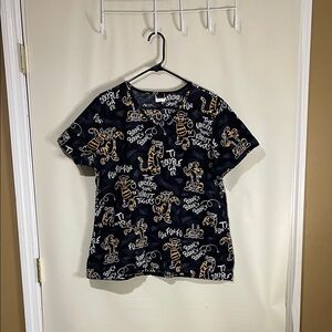 Disney Black Scrub Top With Tigger Graphics Women SZ Large Excellent Condition